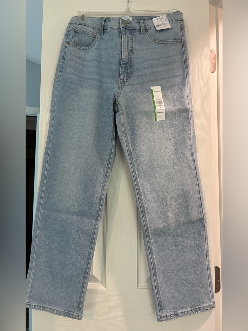 Time & Tru Light Wash Straight Leg Women’s Jeans